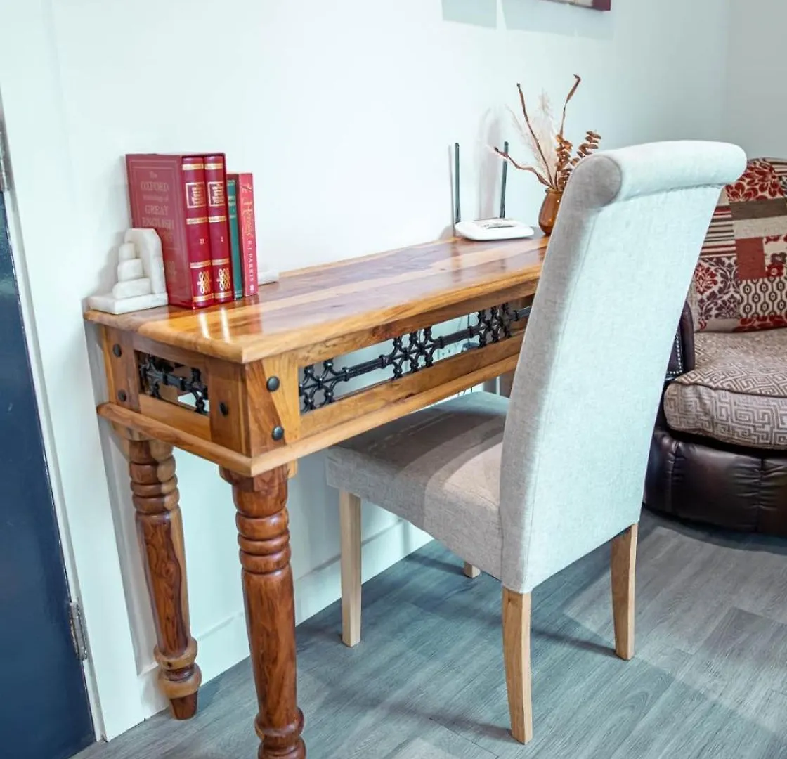 Corner Studio Apartment In 谢菲尔德