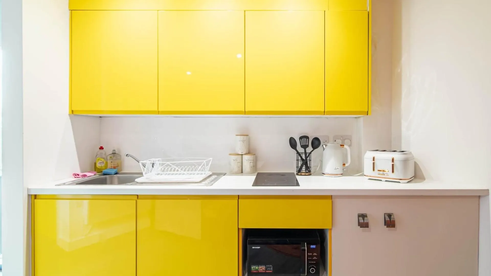 Corner Studio Apartment In 谢菲尔德